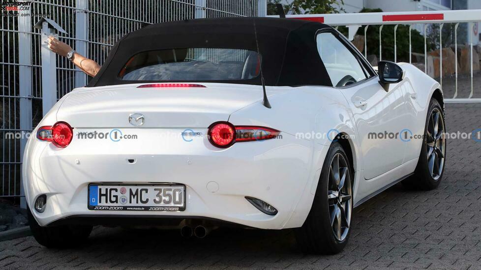 Mazda MX-5 (2024) als Test-Mule erwischt (weitere Fotos)