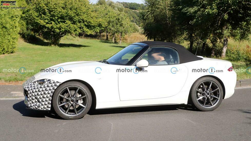 Mazda MX-5 (2024) als Test-Mule erwischt (weitere Bilder)