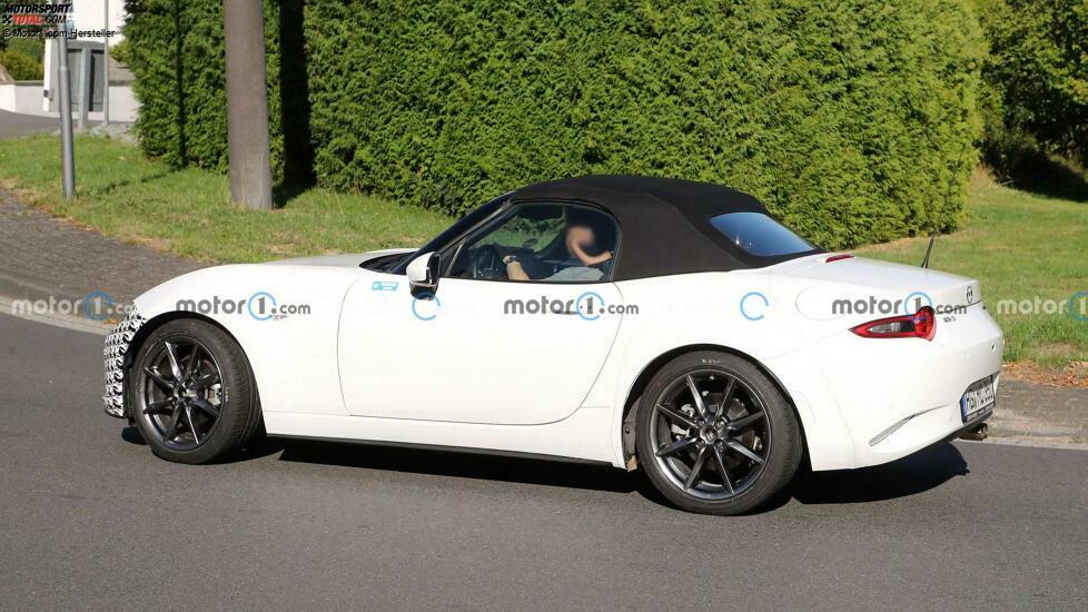 Mazda MX-5 (2024) als Test-Mule erwischt (weitere Bilder)