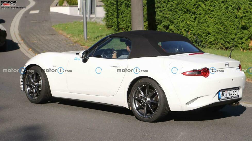 Mazda MX-5 (2024) als Test-Mule erwischt (weitere Bilder)