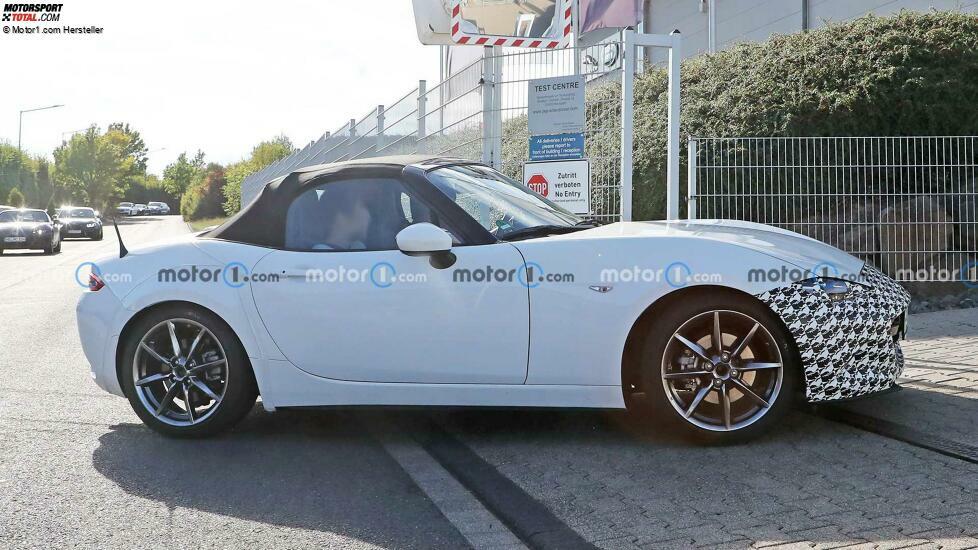 Mazda MX-5 (2024) als Test-Mule erwischt (weitere Bilder)