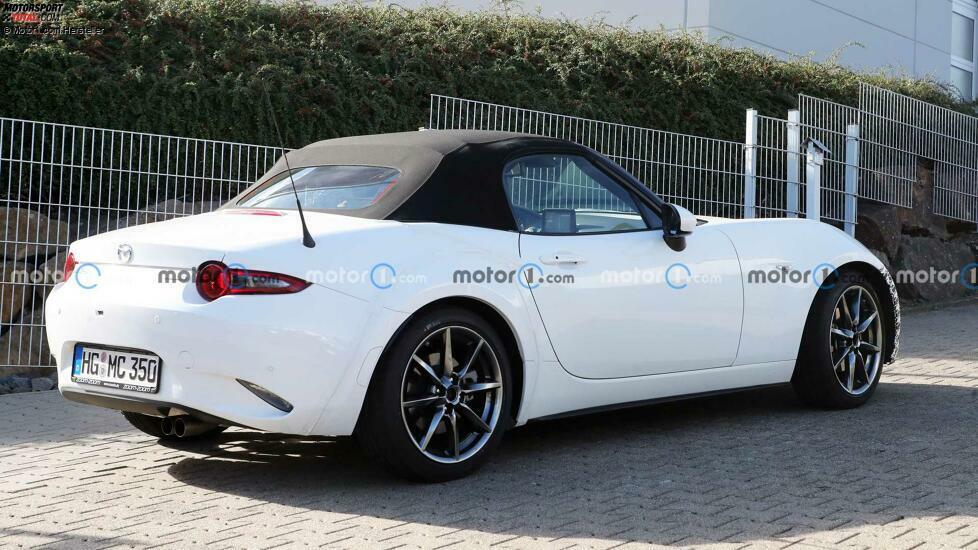 Mazda MX-5 (2024) als Test-Mule erwischt (weitere Bilder)