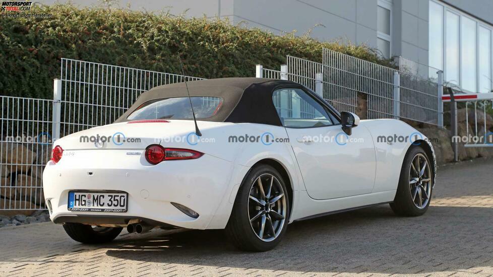 Mazda MX-5 (2024) als Test-Mule erwischt (weitere Bilder)