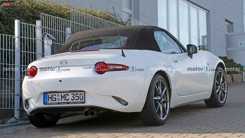 Mazda MX-5 (2024) als Test-Mule erwischt (weitere Bilder)