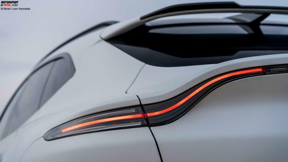 2023 Aston Martin DBX707