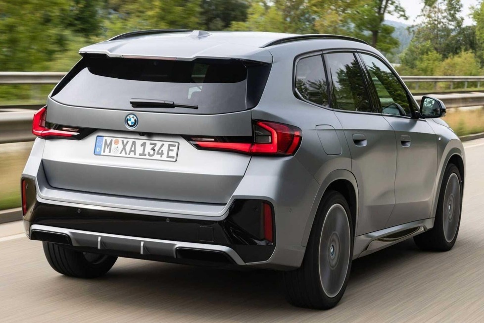 Ein kompaktes Elektro-SUV von BMW. Klingt nach Einstiegsmodell, hat aber seinen Preis