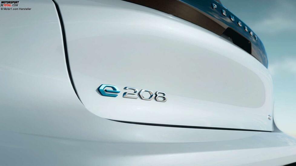 Peugeot e-208 (2023): Schriftzug am Heck