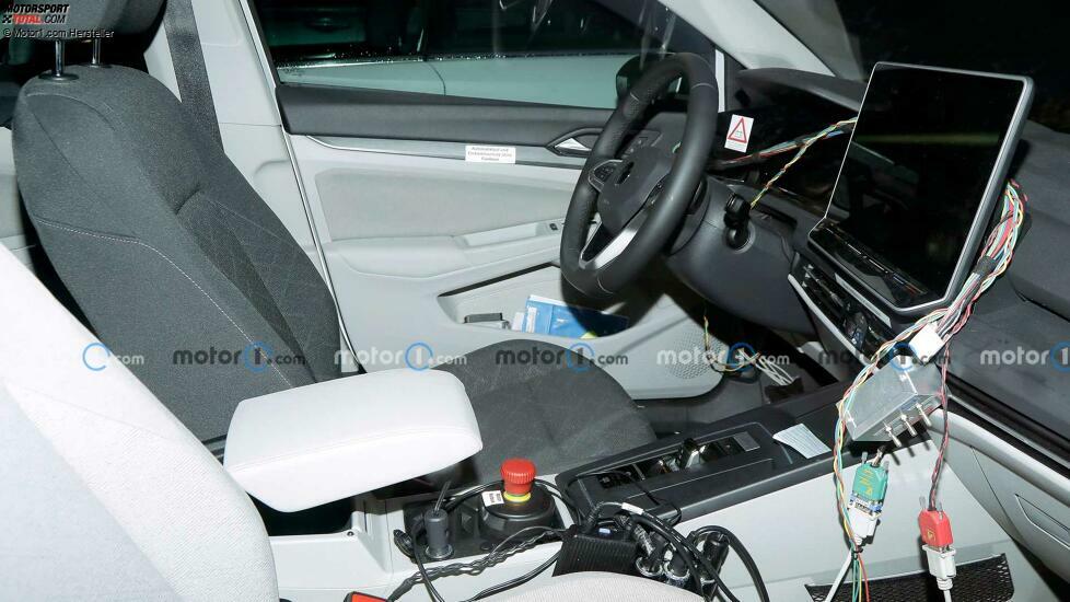 Volkswagen Golf Facelift (2023) Mule mit Innenraum