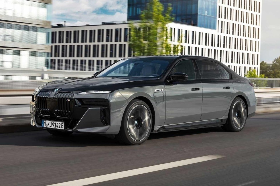 Der M760e xDrive ist ein Plug-in-Hybrid mit 571 PS Systemleistung