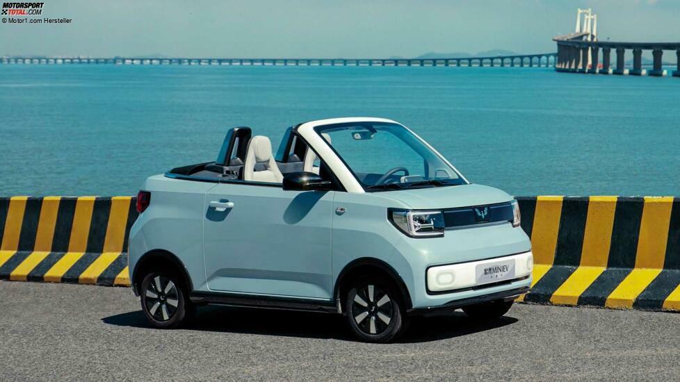 Außenansicht des Wuling Hong Guang Mini EV Cabrio Dreiviertel-Außenansicht