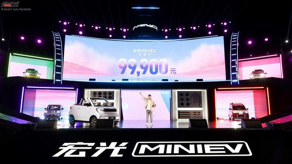 Wuling Hong Guang Mini EV Cabrio auf der Bühne bei Auftaktveranstaltung in China