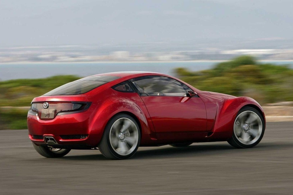 Das Design des 3+1-sitzigen Roadsters stammte aus der Feder von Franz von Holzhausen, dem späteren Vater des Tesla Model S ...