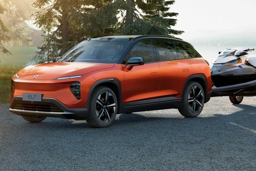 Wir vergleichen das 480 kW starke Elektro-SUV mit den Rivalen
