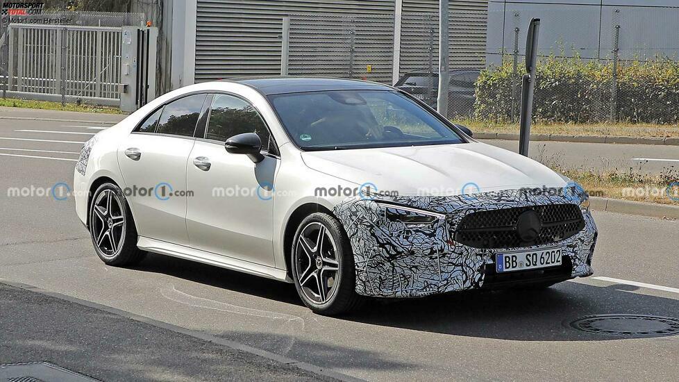 Mercedes-Benz CLA und CLA Shooting Brake als Facelift-Erlkönig erwischt