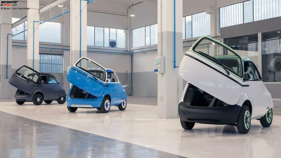 Microlino Lite (rechts) mit Microlino Spiaggina und einer weiteren Variante