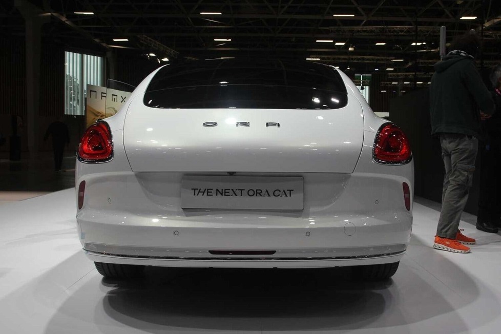 Als Studie stand die Limousine bereits auf der IAA in München