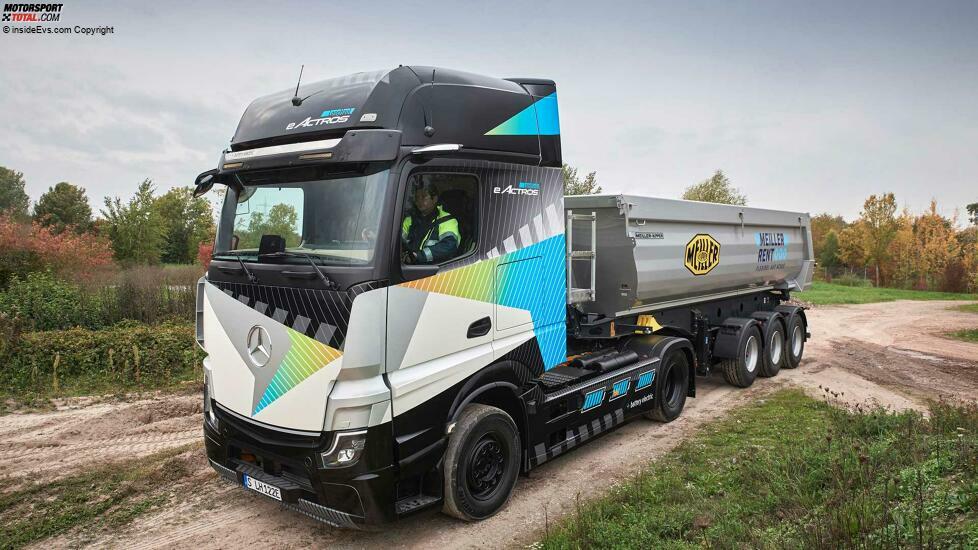 Mercedes eActros LongHaul mit Kipp-Auflieger