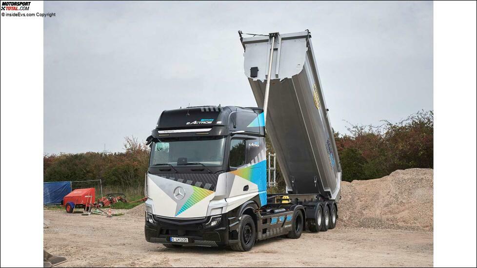 Mercedes eActros LongHaul mit Kipp-Auflieger