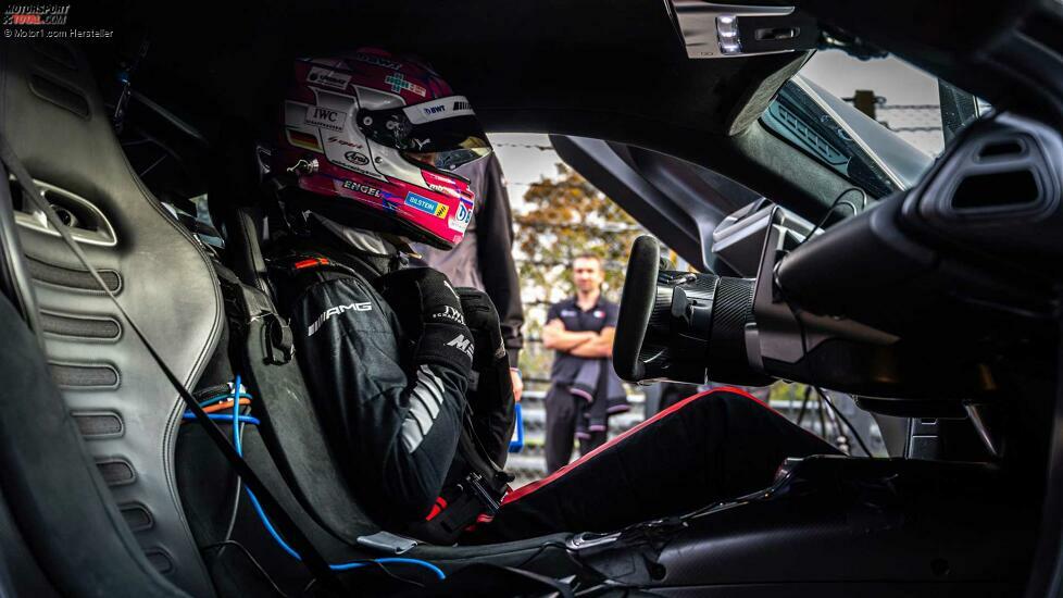 Maro Engel im Cockpit des Mercedes-AMG One.