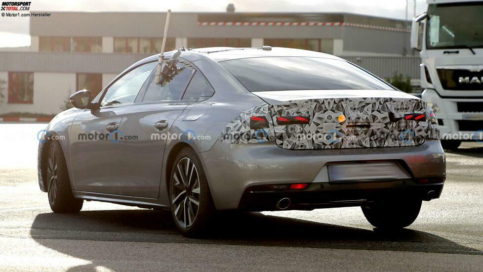 Peugeot 508 Limousine und SW Facelift erwischt