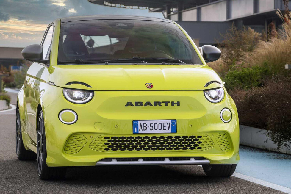 Eine Überraschung ist es nicht: Fiat stellt dem elektrischen 500 eine stärkere Abarth-Version zur Seite - Jetzt gibt es Details zu Leistung und Beschleunigung