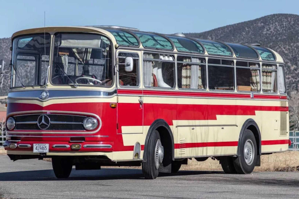 Lieben Sie nicht auch Wohnmobile mit klassischem Charme? Ein Beispiel ist dieser Mercedes-Benz O321H, der zu einem gemütlichen Camper umgebaut wurde