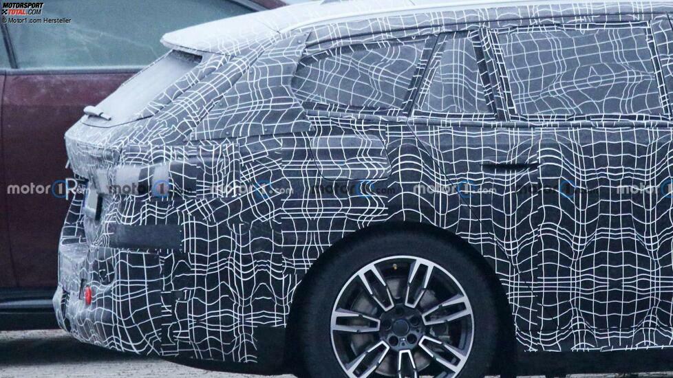 BMW 5er Touring PHEV (2023) auf ersten Erlkönigbildern