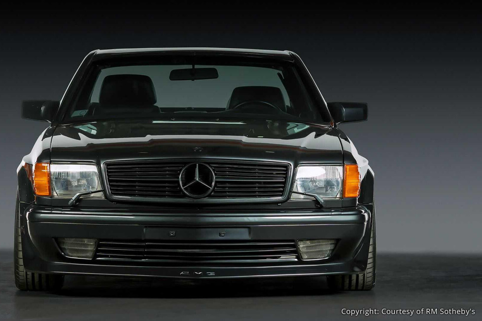 RM Sotheby’s hat einen seltenen Mercedes-Benz 560 SEC AMG 6.0 mit Breitbau und wenig Kilometer versteigert - Der Preis? Exorbitant