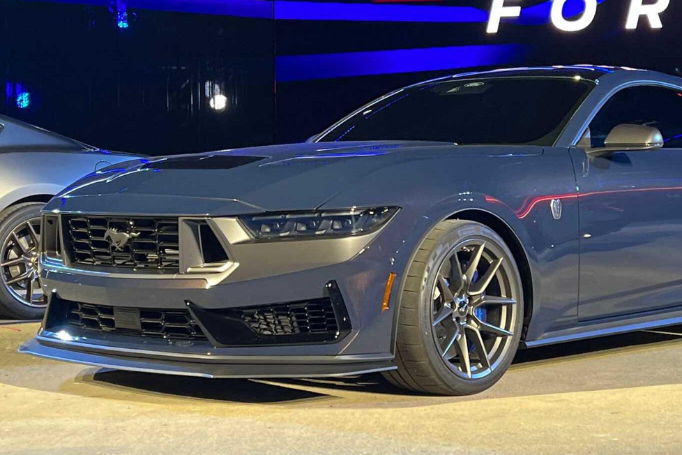 Ford hat die offiziellen Leistungsdaten für den neuen Mustang verkündet und die können sich mit bis zu 507 PS im Dark Horse-Modell sehen lassen