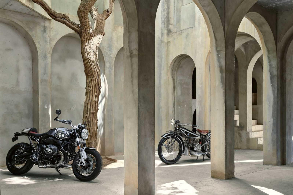 BMW Motorrad feiert im Jahr 2023 seinen 100. Geburtstag und bringt zu diesem Anlass zwei limitierte Bikes auf den Markt: die R nineT und die R 18 100 Years