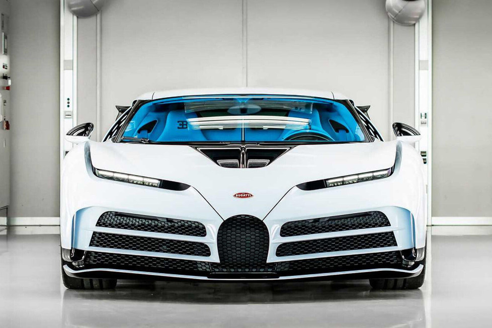 Bugatti hat den zehnten und letzten Centodieci ausgeliefert: Das 8-Millionen-Euro-Auto kommt in Weiß mit einem sehr blauen Interieur