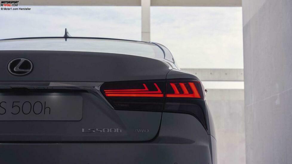 Lexus LS (2023)