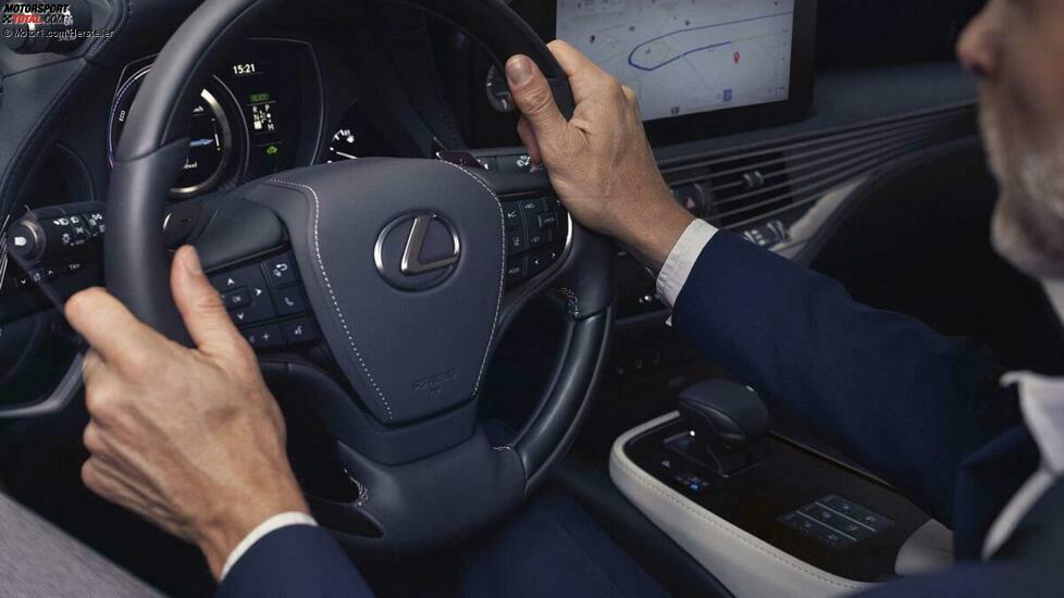 Lexus LS (2023)