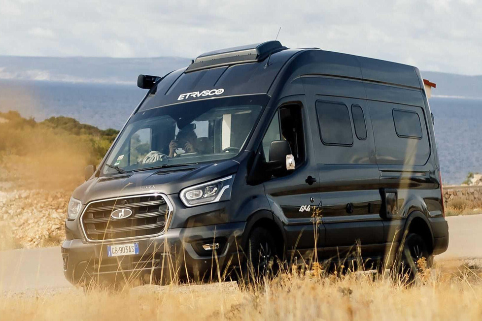 Etrusco erweitert sein Portfolio um ein Modell mit Allradantrieb: Der CV 600 DF 4x4 wird ab Januar 2023 ausgeliefert, die Preise beginnen bei 63.499 Euro