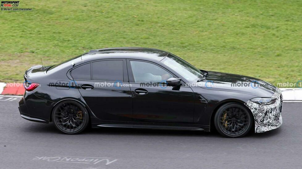 BMW M3 CS mit weniger Tarnung erwischt (Oktober 2022)