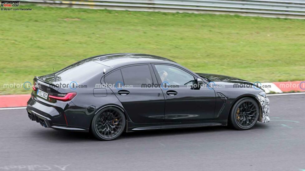 BMW M3 CS mit weniger Tarnung erwischt (Oktober 2022)