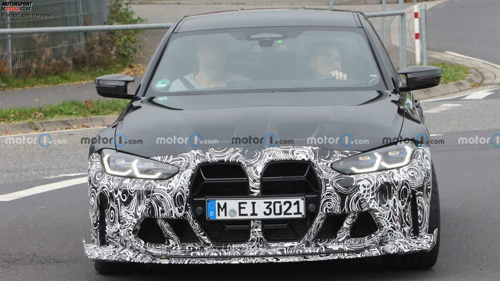 BMW M3 CS mit weniger Tarnung erwischt (Oktober 2022)