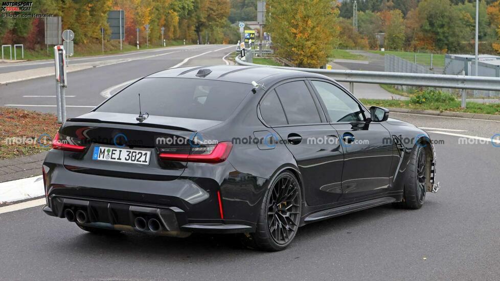 BMW M3 CS mit weniger Tarnung erwischt (Oktober 2022)