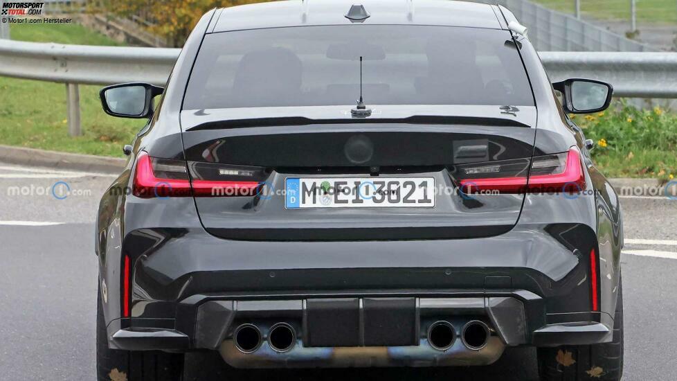 BMW M3 CS mit weniger Tarnung erwischt (Oktober 2022)