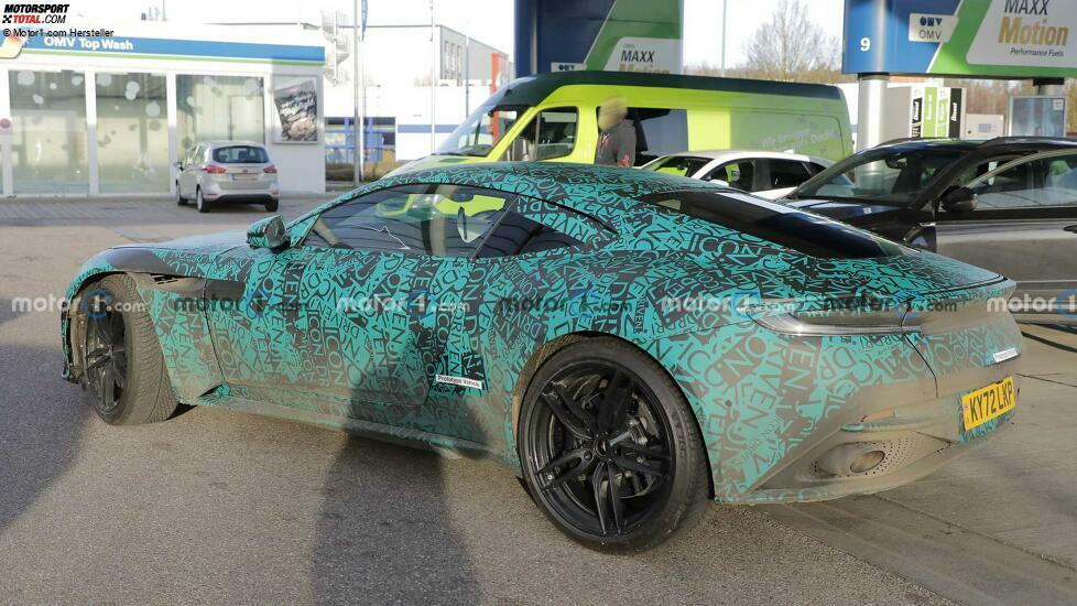 Aston Martin DB12 (2025) als Erlkönig