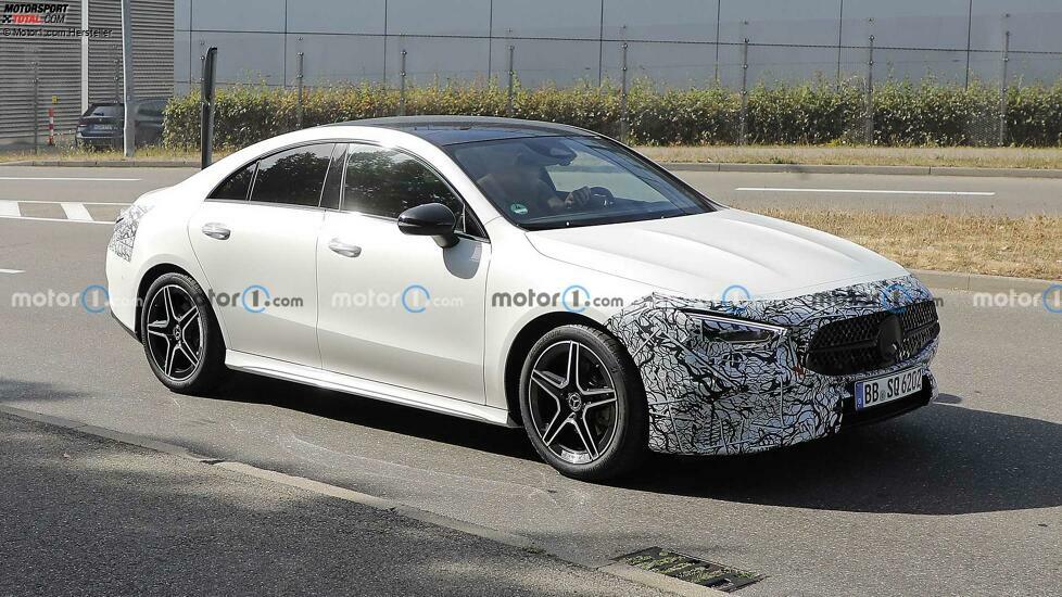 Mercedes-Benz CLA und CLA Shooting Brake als Facelift-Erlkönig erwischt