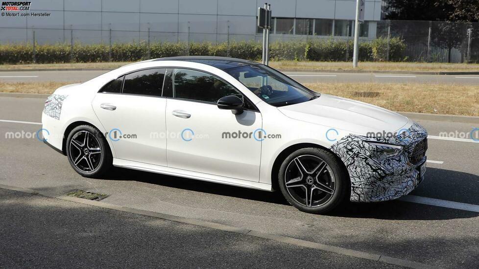 Mercedes-Benz CLA und CLA Shooting Brake als Facelift-Erlkönig erwischt