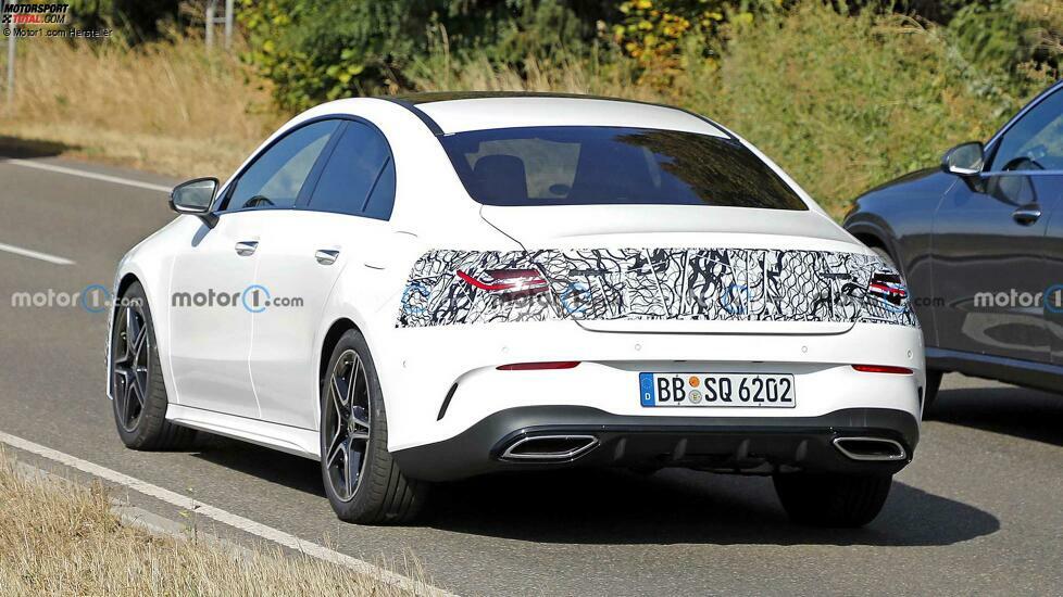 Mercedes-Benz CLA und CLA Shooting Brake als Facelift-Erlkönig erwischt