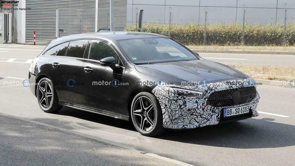 Mercedes-Benz CLA und CLA Shooting Brake als Facelift-Erlkönig erwischt