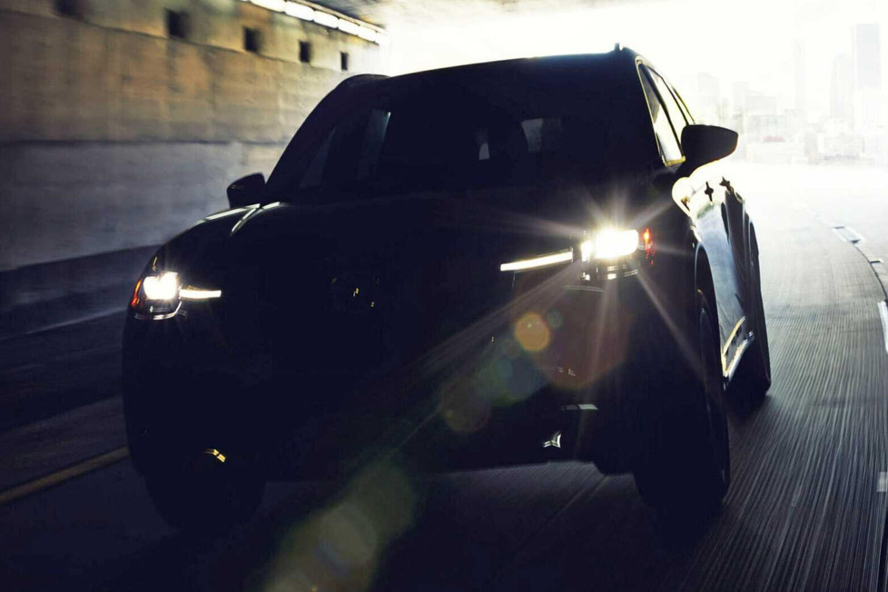 Der Mazda CX-90 ist ein großes SUV für die USA: Ein neuer Teaser zeigt den 3,3-Liter-Reihensechszylinder-Turbobenziner