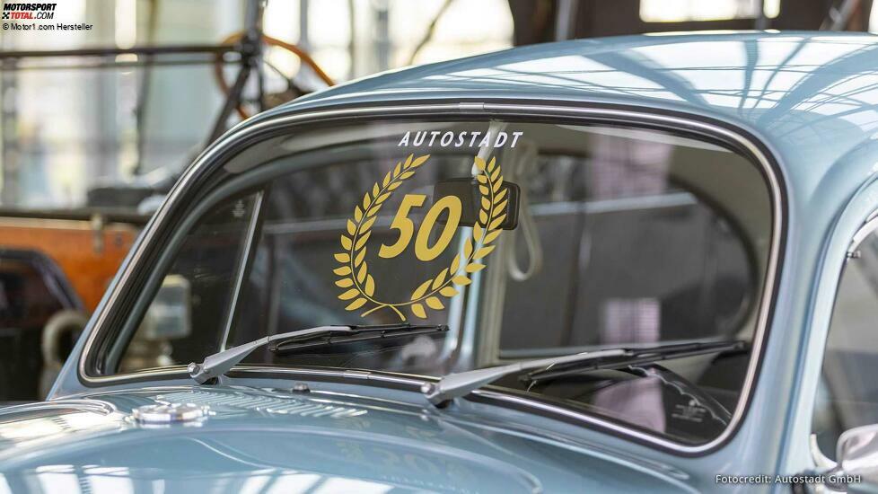 50 Jahre Weltmeister-Käfer: Autostadt zeigt Jubilar auf der Piazza