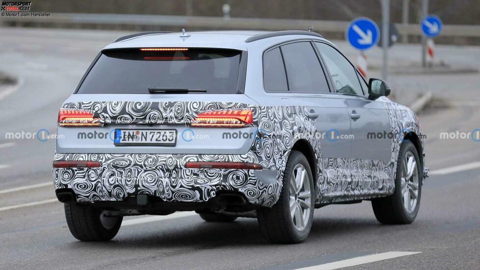 Audi Q7 (2024) mit zweitem Facelift als Erlkönig