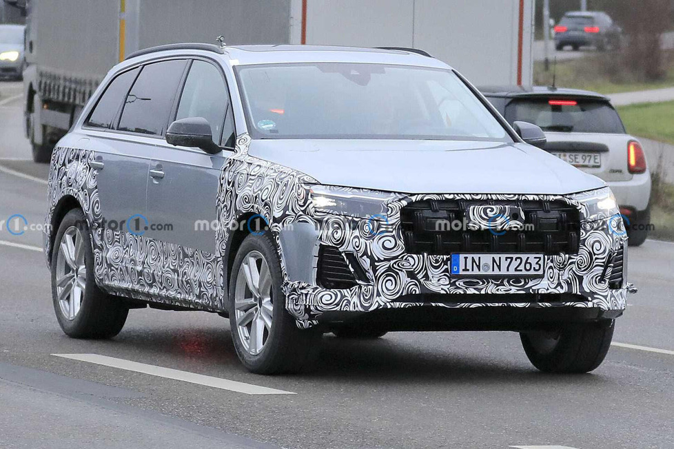 Vor ein paar Tagen wurde Audi beim Testen eines getarnten Q7 gesichtet, was darauf hindeutet, dass das SUV ein zweites Facelift erhält: So könnte es aussehen