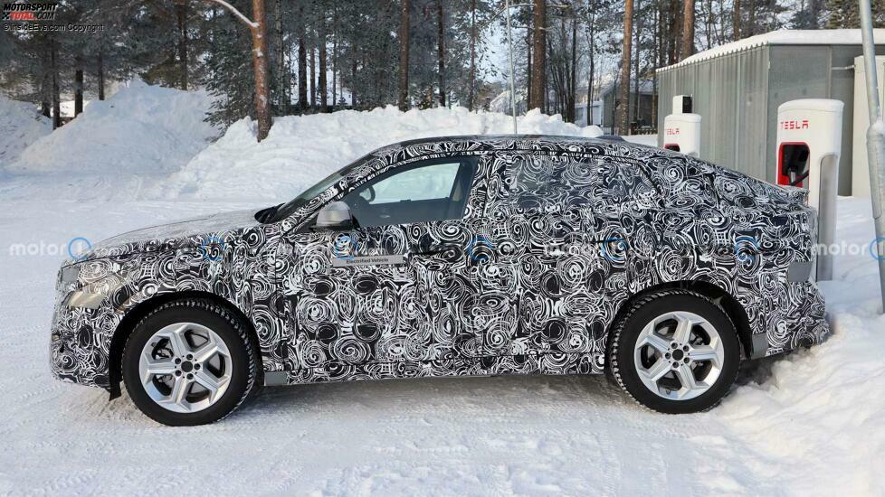 BMW iX2 (2023) erstmals als Prototyp erwischt