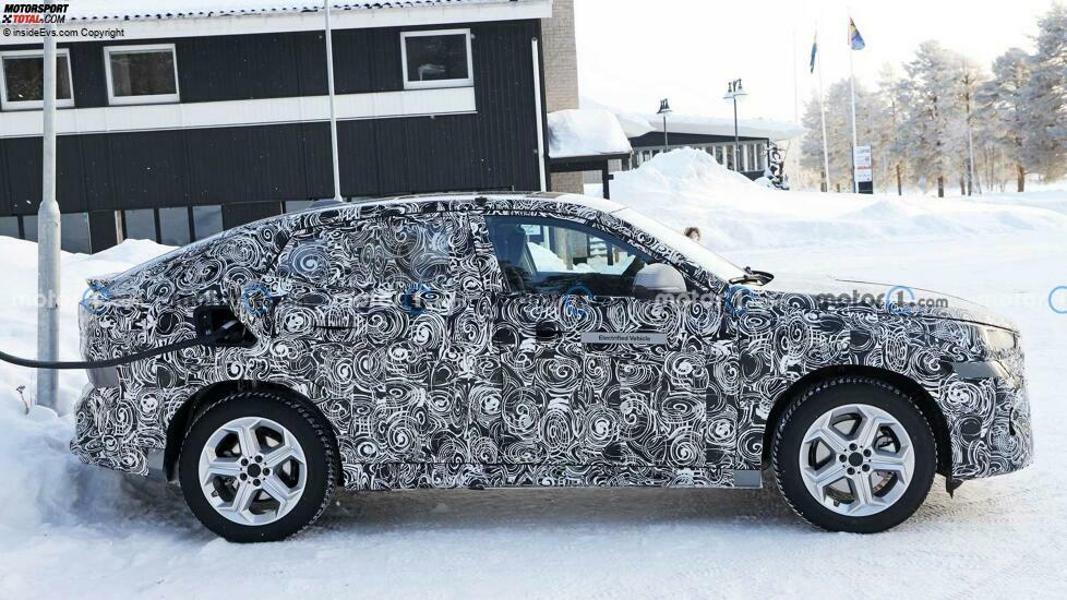 BMW iX2 (2023) erstmals als Prototyp erwischt